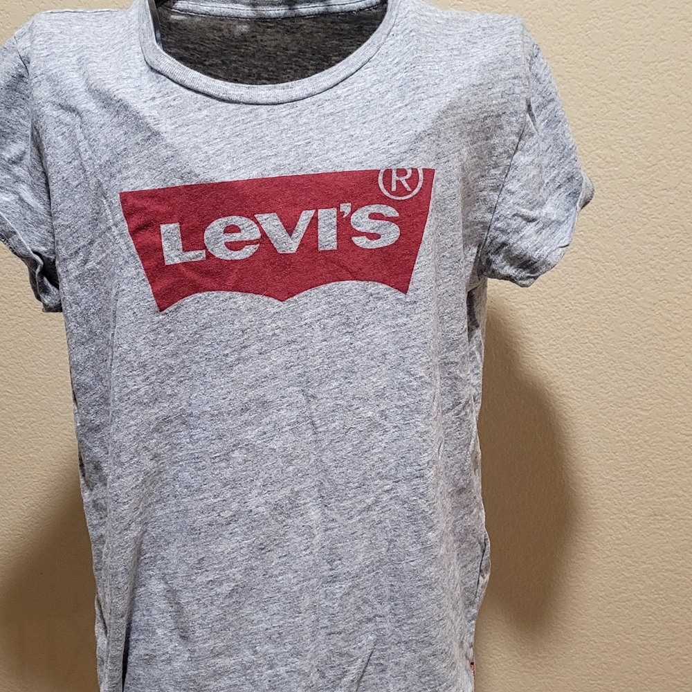 Grey Authentic Red tag Levis Womens T Shirt used in good condition size M